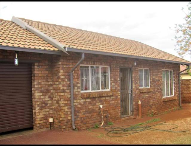 2 BEDROOM HOUSE FOR SALE IN CHANTELLE EXT 06